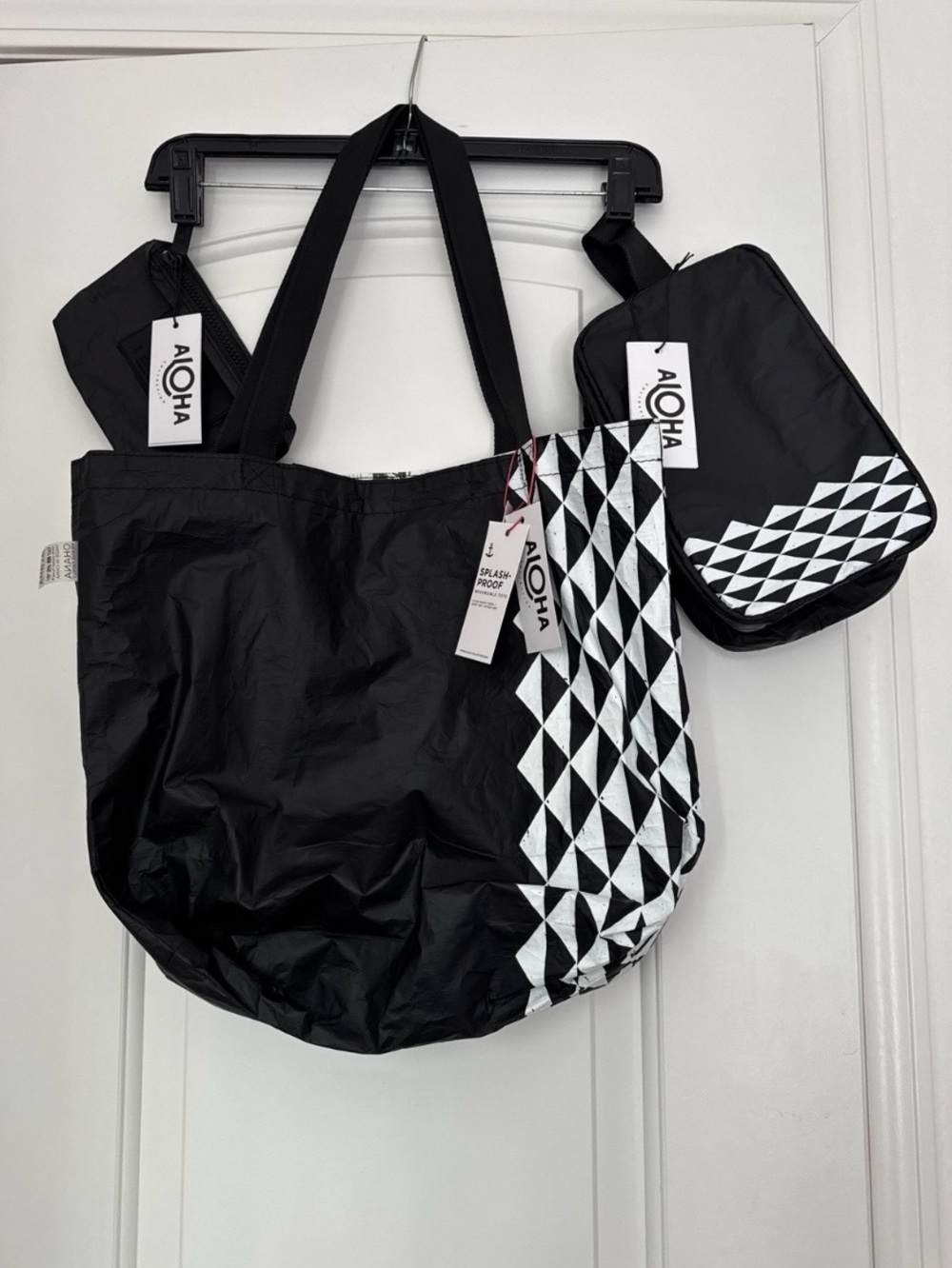 ALOHAS Black Tote with White Diamond Print with Matching Pouch & Dopp bag